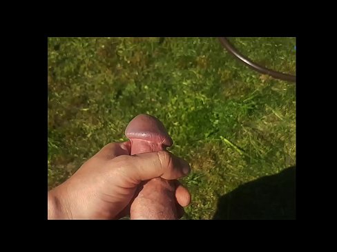 ❤️ Bidh hottie a 'faighinn a pussy pinc fucked agus cums le squirt ann an gàrradh samhraidh ❤️❌ Bhidio fucking aig gd.hentai-for.ru